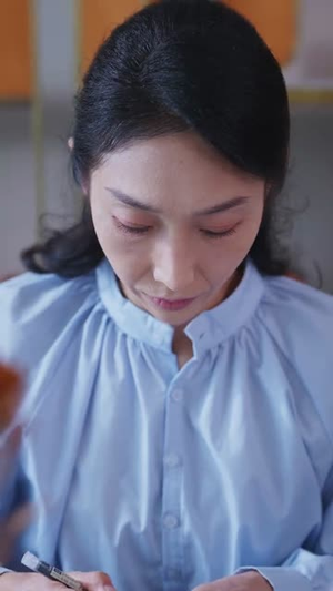 离婚后,我二嫁豪门(36集) 离婚后,我二嫁豪门(36集)温柔追捕短剧