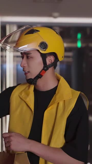 天降未来芯片(34集) 天降未来芯片(34集)短剧解说热门