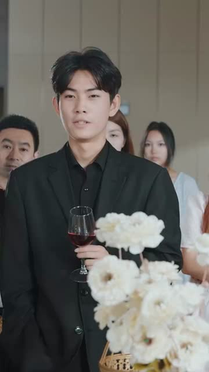 老外来踢场我老妈一首国风飒爆全场(80集) 老外来踢场我老妈一首国风飒爆全场(80集)无需充值尽情看