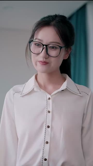 丑女逆袭(33集) 丑女逆袭(33集)最火的短剧