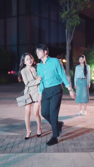 今秋有风(36集) 今秋有风(36集)百万短剧抢先看