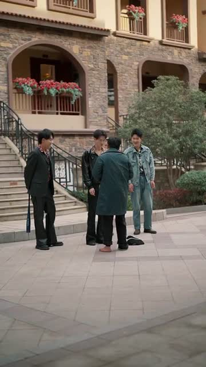 假少爷被赶回农村带妻儿逆袭(75集) 假少爷被赶回农村带妻儿逆袭(75集)上热门短剧