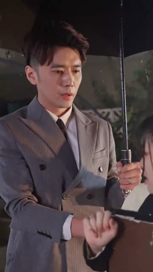 六年后她带双宝虐翻前夫(80集) 六年后她带双宝虐翻前夫(80集)好看短剧抢先看