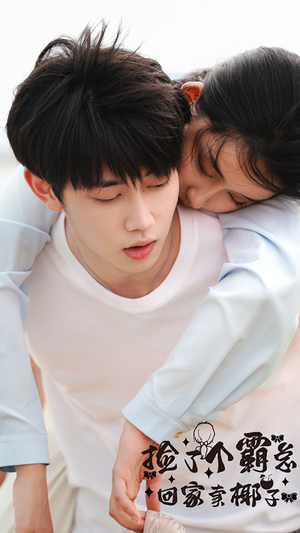 捡了个霸总回家卖椰子(70集) 捡了个霸总回家卖椰子(70集)热门短剧看不停