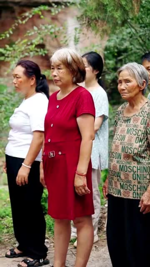 后山的女人（50集）短剧免费看全集