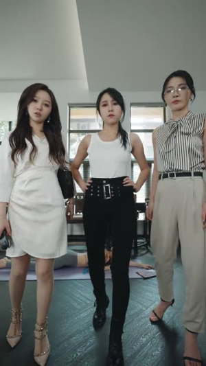 完蛋,我被她们包围了(82集) 完蛋,我被她们包围了(82集)短剧精彩不断