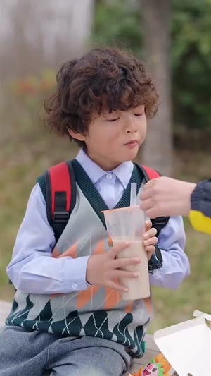 反派漂亮亲妈十斤反骨(79集) 反派漂亮亲妈十斤反骨(79集)推荐你们也去看