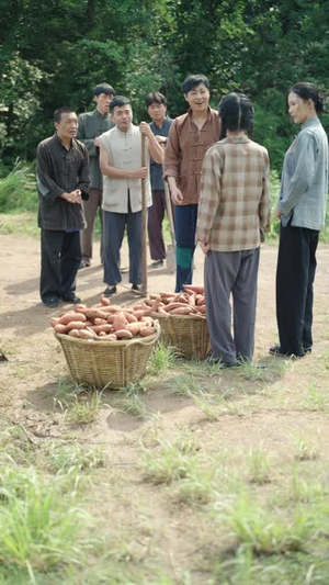 饥荒年我带全家吃肉(50集) 饥荒年我带全家吃肉(50集)精彩短剧来了