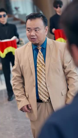 正搬砖呢，被大小姐拉去领证了（65集）短剧追不停