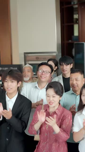 回春公寓房东他开挂了  (60集)短剧热门合集