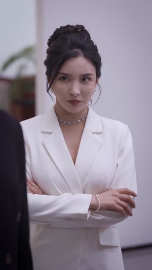 下山即巅峰：七个师姐超护短(80集) 好看上头短剧