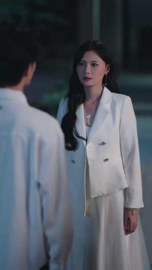 玫瑰于灰烬中重绽 (65集) 热门短剧抢先