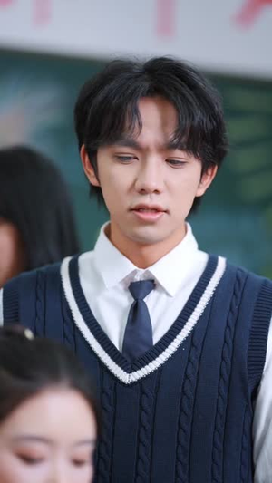 离校后，全校盼我归来（80集）好看的短剧